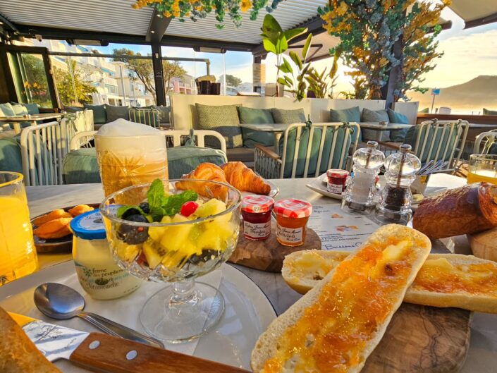 Formule petit-déjeuner au restaurant L'Abordage, Saint-Cyr-sur-Mer
