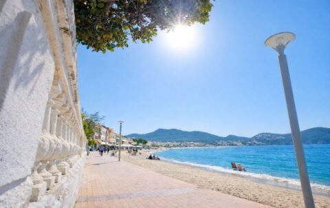 Plage des Lecques à Saint-Cyr-sur-Mer, à deux pas du restaurant L'Abordage